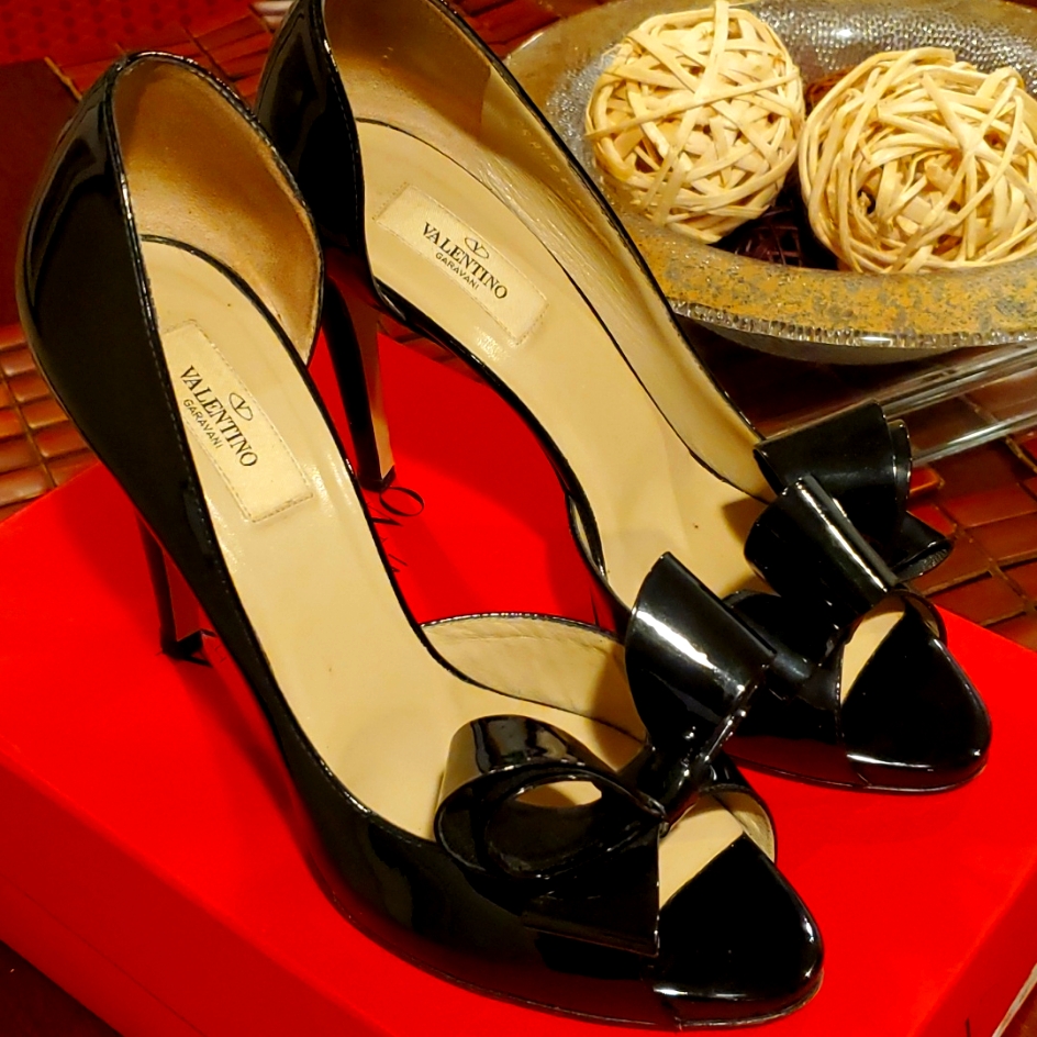 Classic Valentino Bow Pumps Size 40